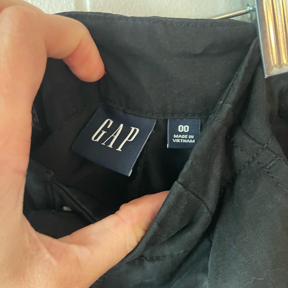 Gap High Rise Pleated Satin Wide-Leg Trousers in black - Picture 4 of 5